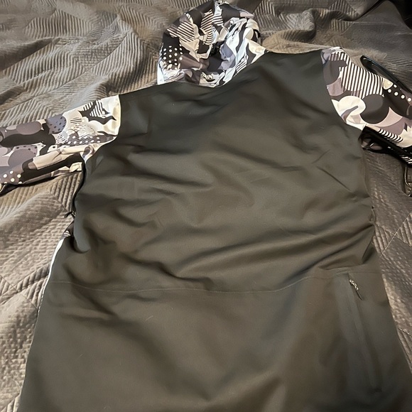 Neff X Disney xl snow jacket - Picture 4 of 4